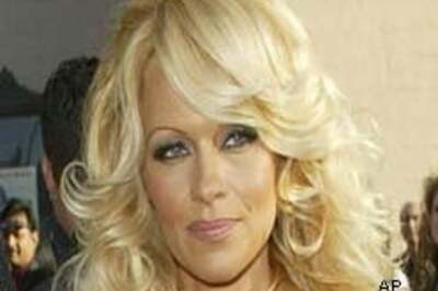 No kidding, Pam files for divorce