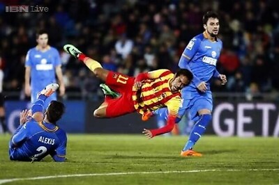 Barcelona's Neymar suffers ankle injury