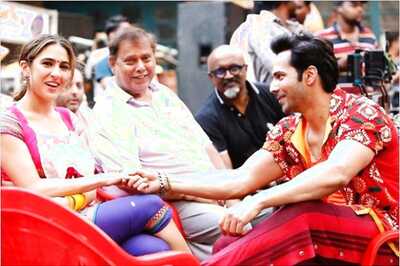 Sara Ali Khan Looks Perfect 'Marathi Mulgi' in Pic from Coolie No 1 Set