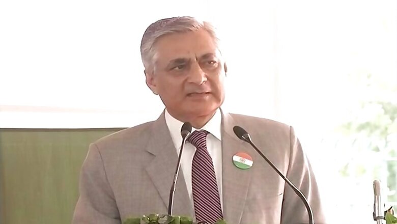 Former CJI T S Thakur Criticises Senior-most Supreme Court Judges for January 12 Presser