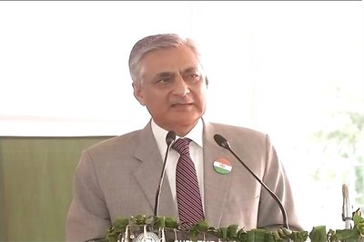 Former CJI T S Thakur Criticises Senior-most Supreme Court Judges for January 12 Presser