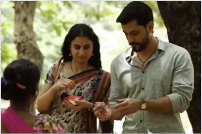 Lootcase: Kunal Kemmu, Rashika Duggal's New Song Laal Rang Ki Peti Brings New Shade in Their Lives