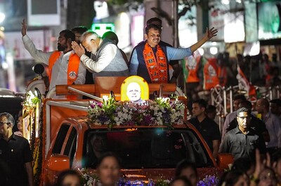 Chaos in Mumbai Metro But Cheers on Street: A Glimpse of PM Modi's Ghatkopar Roadshow Amid Office Hours