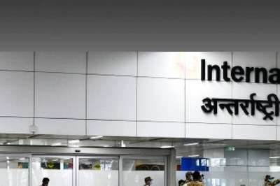 Mansukh Mandaviya Reviews Covid-19 Related Arrangements at IGI Airport