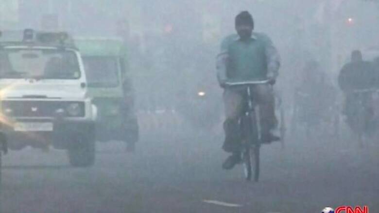 Foggy morning in Delhi, temperature dips