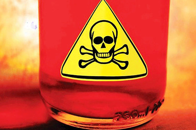 Five Women Among Six Injured in Acid Attack from Moving Taxi in Kolkata