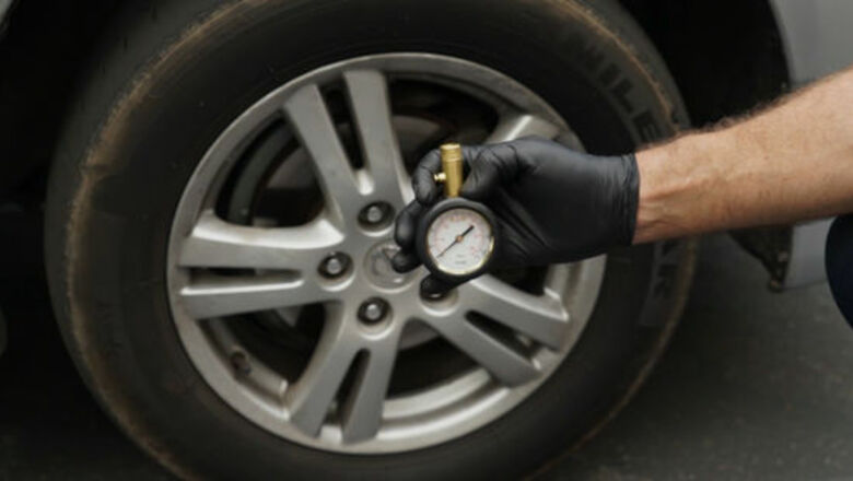 How to Fill Air in a Car's Tires