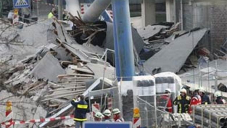 Cologne building collapses; 3 missing, many escape