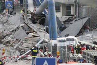 Cologne building collapses; 3 missing, many escape