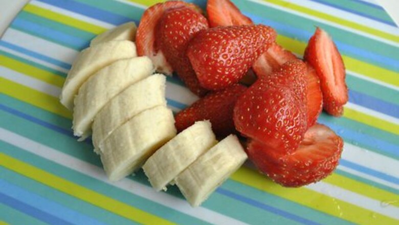 How to Make a Strawberry Banana Milkshake