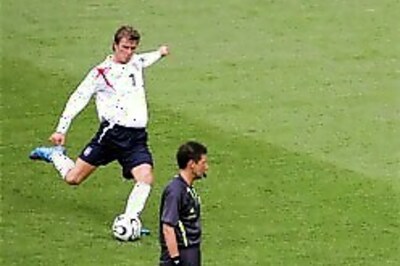 Beckham bends it, England move on