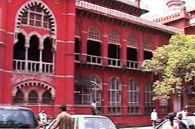 Provide exact details of roadside statues, temples, flagposts: Madras HC