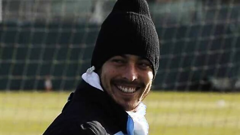 Man City's Silva out for up to month with calf injury