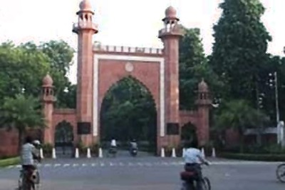 AMU clears air on Urdu, says Hindi also an option for graduates