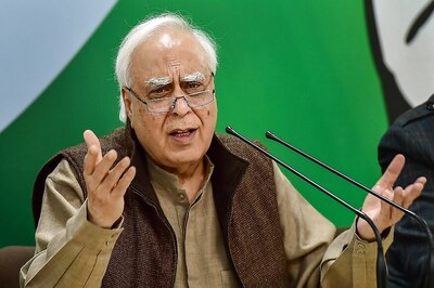 As Cong Leaders Continue to Back Modi's 'Right', Kapil Sibal Wants to Know if BJP Has Ever Done This
