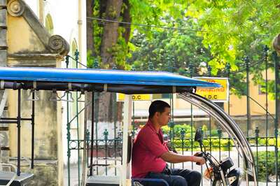 A Case of Identity Theft? E-Rickshaw Driver from Mathura Gets Notice from IT Department to File Tax of Rs 3.47 Cr