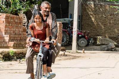 Matto Ki Saikil Review: Prakash Jha-starrer Reminds Us of Bicycle Thieves, is Equally Heartbreaking