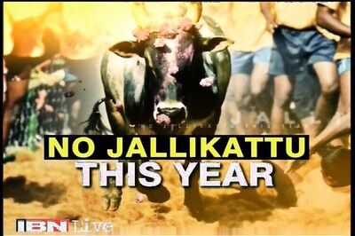 Protesters tonsure their heads against Jallikattu's ban, organisers knock SC's door