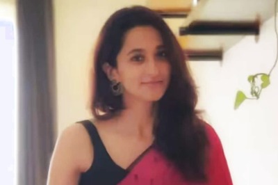 Radhika Narayan Looks Ravishing In A Magenta Printed Saree