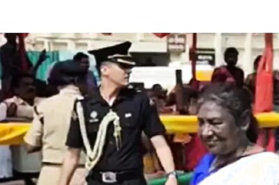 President Murmu Walks 2Km to Visit Puri's Lord Jagannath Temple, Her Rare Gesture Wins Heart