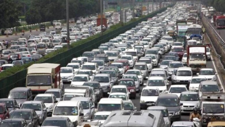 Ashram Flyover Closure: Commuters Face Harrowing Time With Massive Traffic on Delhi, Noida Roads