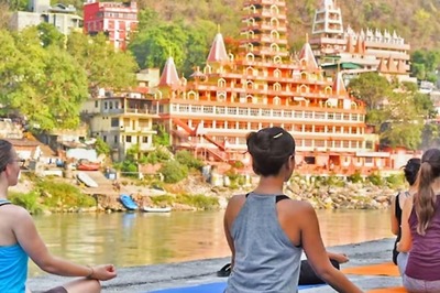 UPI Most Used Payment Method For Bookings, MakeMyTrip Reveals India's Travel Trends