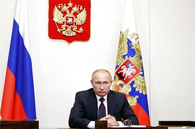 Reluctant to be Used as Human Guinea Pigs, Russian Frontline Workers Oppose Putin's Covid Vaccine