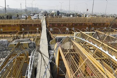 Farmers' Chakka Jam: Delhi Police Tightens Security at Border Points Near Protest Sites