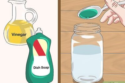 How to Clean Makeup Brushes with Vinegar