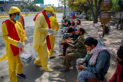 Telangana Police Starts WhatsApp Group to Help Volunteers Give Essential Services to Poor