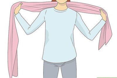 How to Wear a Thick Scarf