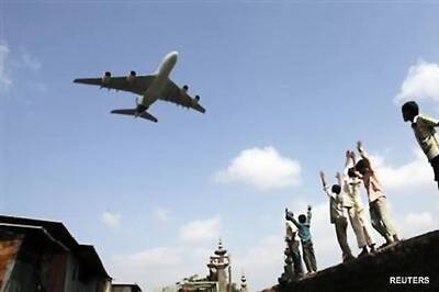 Slots for operating flights at prime time may be auctioned