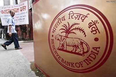 RBI keeps key rates unchanged, warns of inflationary risk