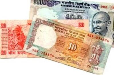 Rupee tumbles against US dollar