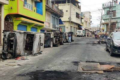 Bengaluru Violence: Muslim Youth Form Human Chain to Protect Hanuman Temple from Arson