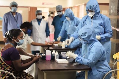 Delhi Govt Directs Hospitals to Procure, Stock PPE Kits, Oxygen Masks for 3 Months Amid Spurt in Cases