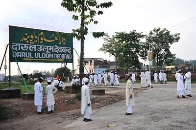 Darul Uloom issues fatwa against chanting 'Bharat mata ki jai', says raising slogan is akin to idol worship