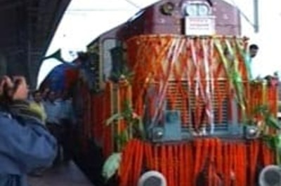 Pranab to flag off Dhaka-Kolkata Moitree Express