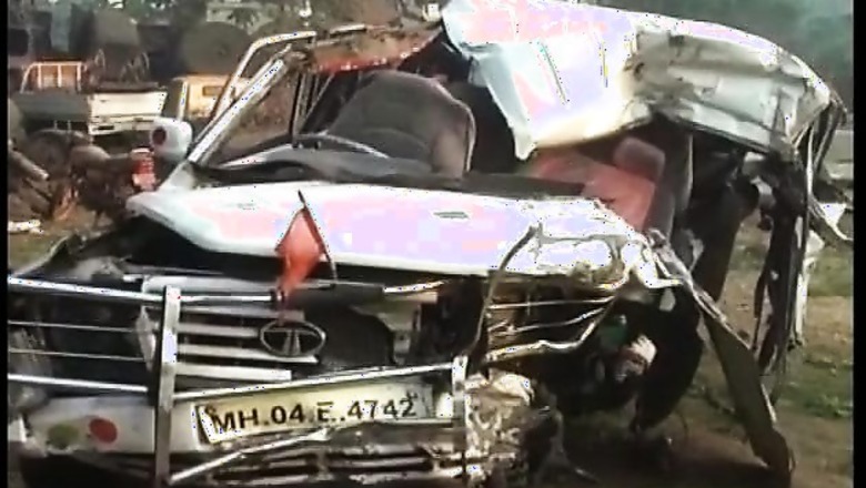 Jeep overturns near Mumbai-Pune Expressway, 7 dead