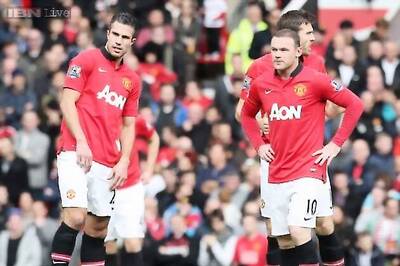 Injured Wayne Rooney, Robin van Persie to miss Chelsea match