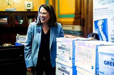 Iowa Sen. Ernst In Tough Reelection Race Against Greenfield