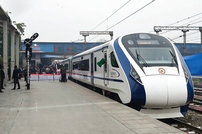 Vande Bharat Express to Soon Get 'Air Hostesses and Flight Stewards' on Board for Food Service