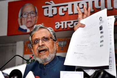 Sushil Kumar Modi's Cavalcade Attacked by RJD Supporters in Vaishali
