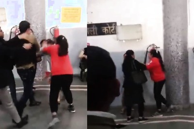 Video: Couple Gets Into Aggressive Fight Inside Dwarka Family Court