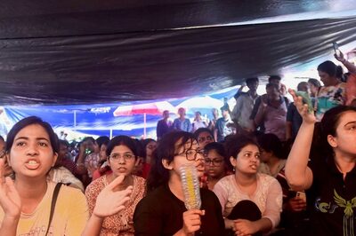 Junior Doctors Sitting On Protest Ask Kolkata Residents To Form 'Human Chain', BJP Announces 'Chakka Jam' | Updates
