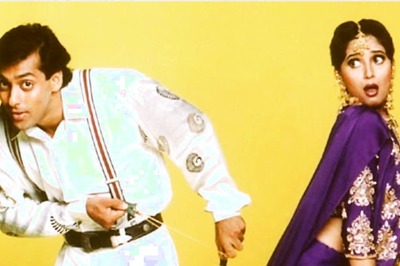 Madhuri Dixit Birthday Special: Dhak Dhak Girl’s Five Iconic Looks From Her Movies