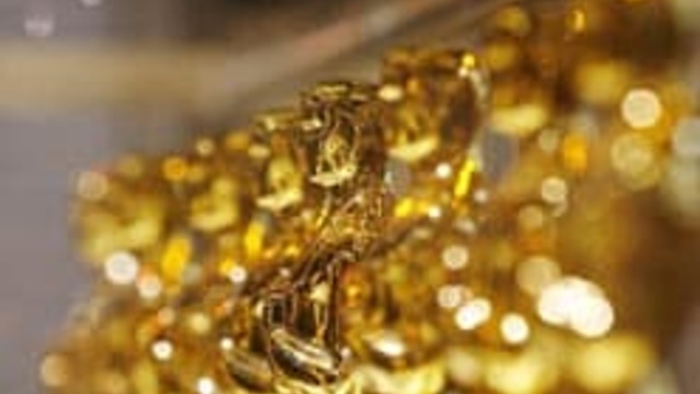 Dark films, politics loom over Academy Awards