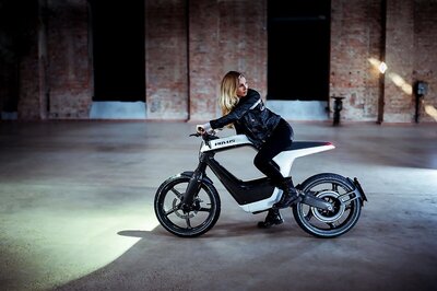This Ultra-Light Electric Motorcycle Costs As Much As a Tesla at 50,000 Euros, Deliveries in 2022