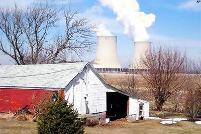 US nuclear reactor loses power, venting steam