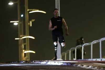 Pistorius shot girlfriend through bathroom door: reports